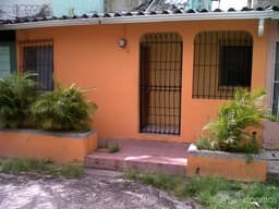 SE VENDE CASA EN RES. PRADOS UNIVERSITARIOS, ( CERCA UNAH )
