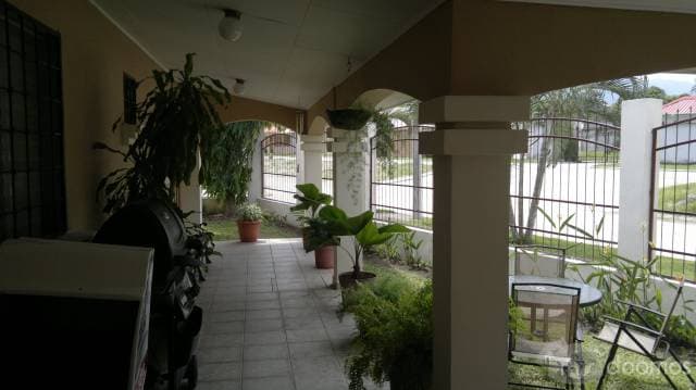 Vendo bonita casa de esquina — foto 1
