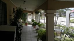 Vendo bonita casa de esquina