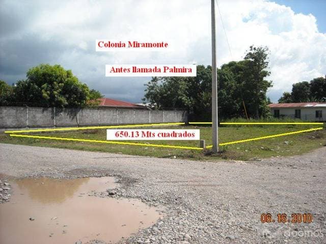 Vendo terreno para vivienda o negocio col Miramontes La Ceiba