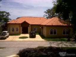 Casa en residencial Roatan
