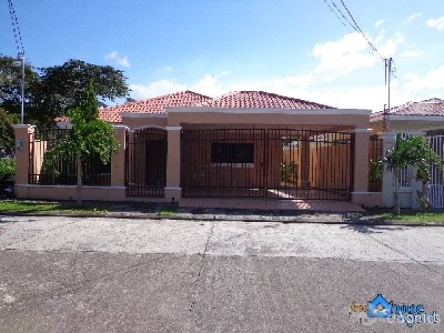 Hermosa y Espaciosa Casa en Venta