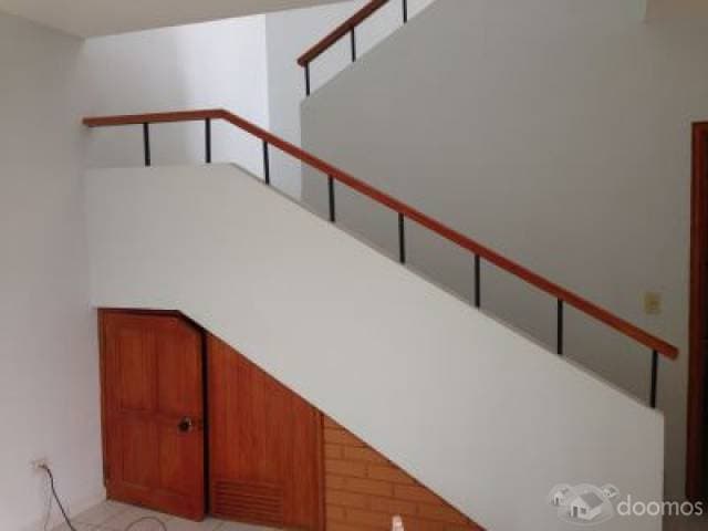 Se alquila apartamento tipo town house de dos pisos — foto 3