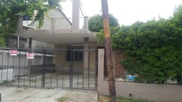 Casa ideal para oficinas o residencia, muro perimetral cerrado y electrificado