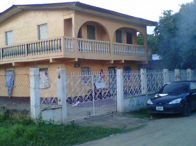 casa de dos plantas en esquina mas apartamento — foto 2