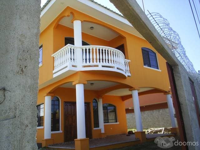 Residencia 2 plantas en Tela
