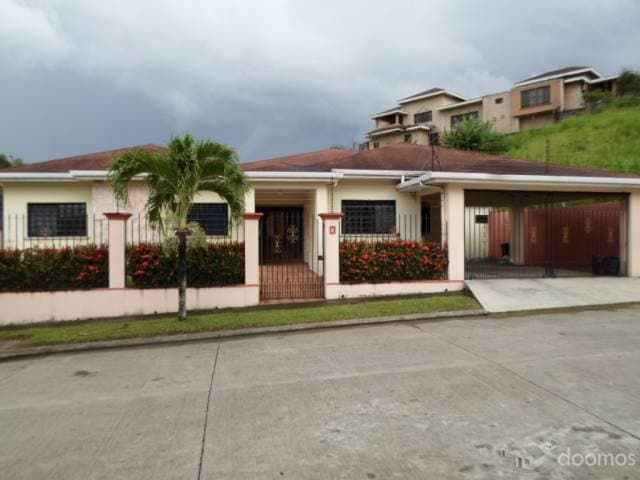 RESIDENCIA EN LAS COLINAS, LA CEIBA